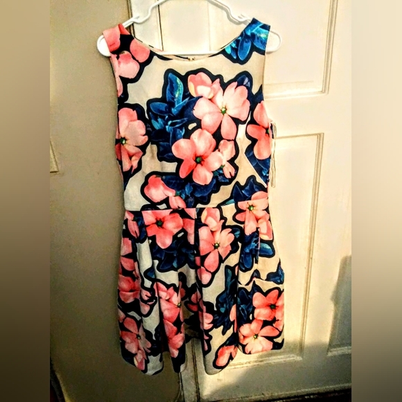 Woman's floral summer dress - Picture 1 of 2